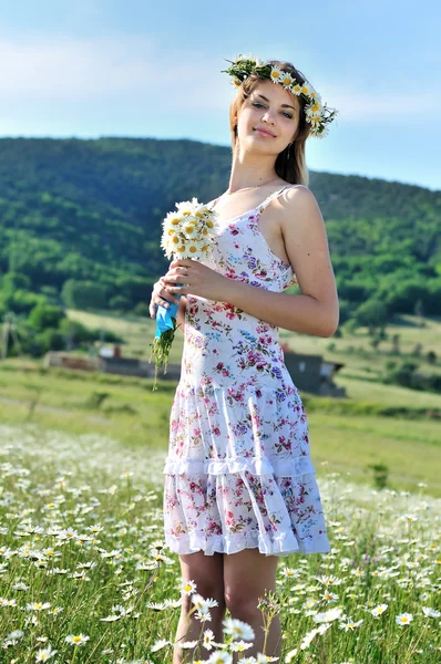 Prachtige lente dame — Stockfoto