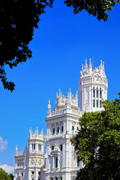 Pałac w plaza cibeles w Madrycie, Hiszpania — Zdjęcie stockowe