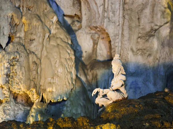Статуя бога в пещерах Бату, Куала-Лумпур, Малайзия — стоковое фото