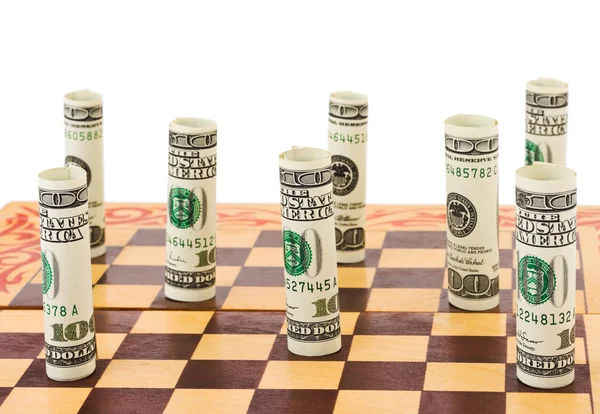 Dinero en tablero de ajedrez — Foto de Stock
