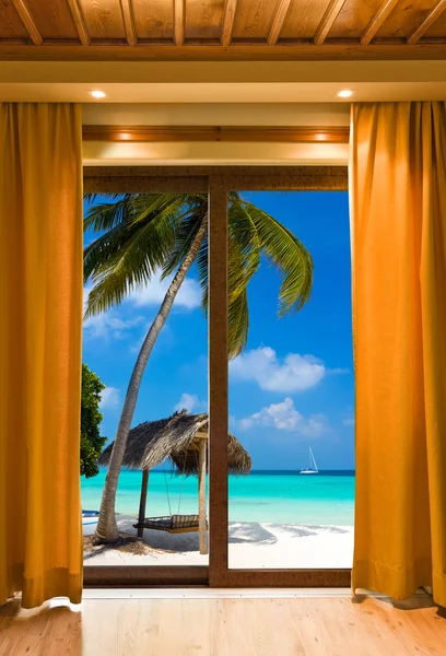 Hotel kamer en strand landschap — Stockfoto