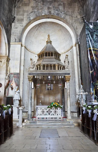 Kilisenin iç, trogir, Hırvatistan — Stok fotoğraf