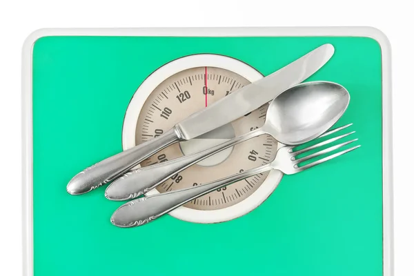Tenedor y cuchara en escala de peso — Foto de Stock