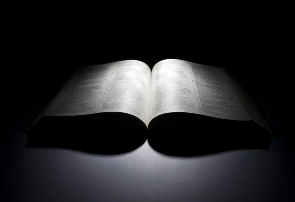 La Bibbia aperta — Foto Stock