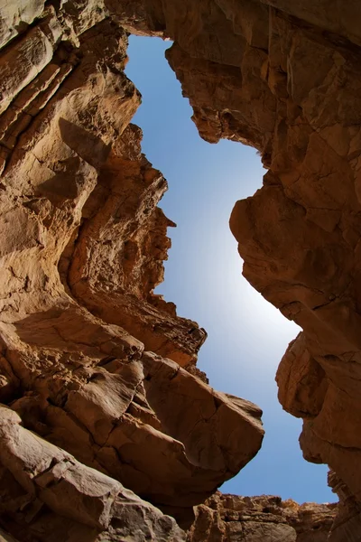 Narrow slot between two rocks in desert canyon — Stock Photo, Image