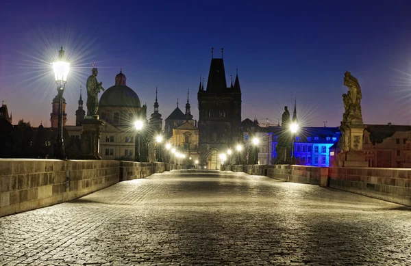 Praga Charles ponte ao amanhecer — Fotografia de Stock