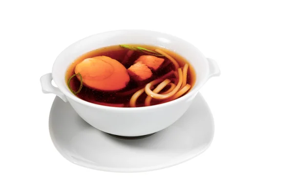 Суп в белой миске — стоковое фото