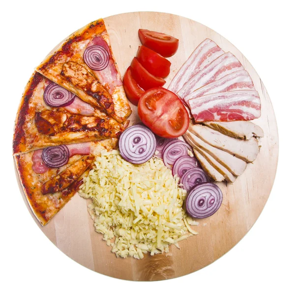 Pizza med ingrediens — Stockfoto
