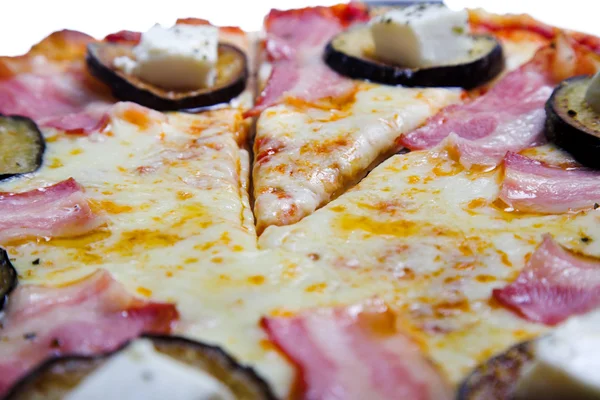 Pizza con berenjena —  Fotos de Stock