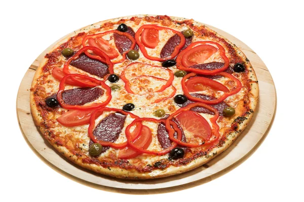 Pizza med salami — Stockfoto