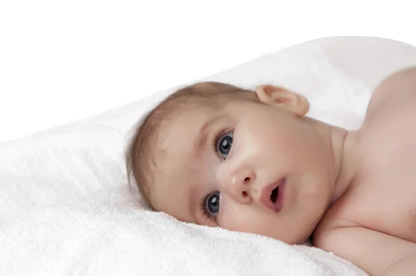 Recém-nascido na toalha — Fotografia de Stock