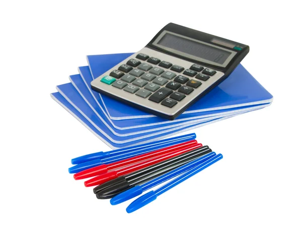 Livro de exercícios com caneta e calculadora — Fotografia de Stock