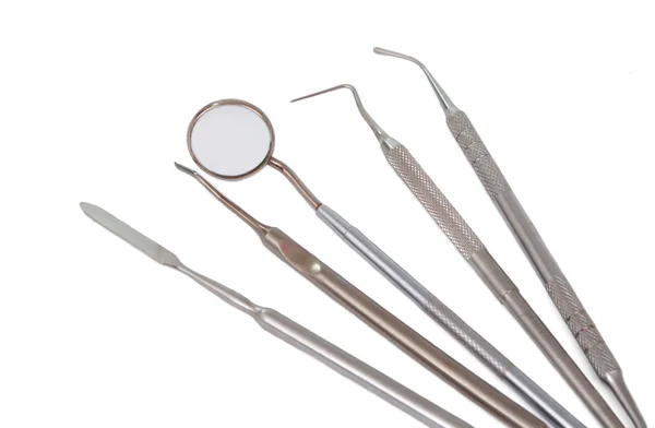 Narzędzia stomatologiczne na białym tle — Zdjęcie stockowe