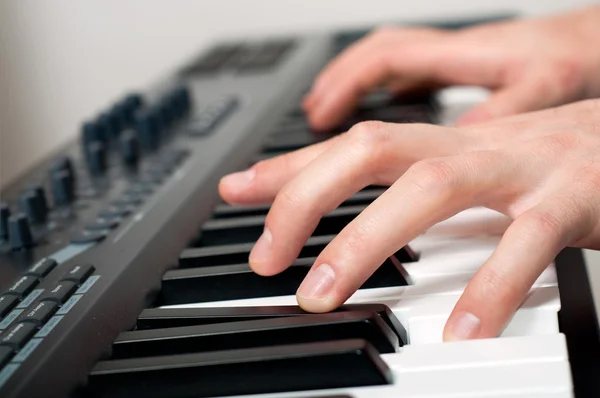 Male hands playing the piano — Stock Photo, Image
