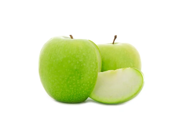 Manzana verde en rodajas aislada en blanco —  Fotos de Stock