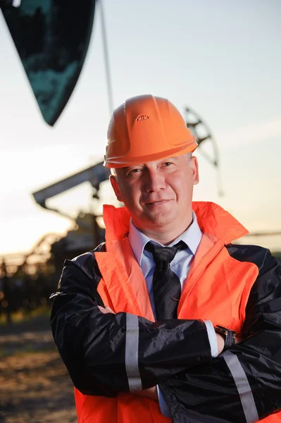 Инженер нефтяного месторождения — стоковое фото