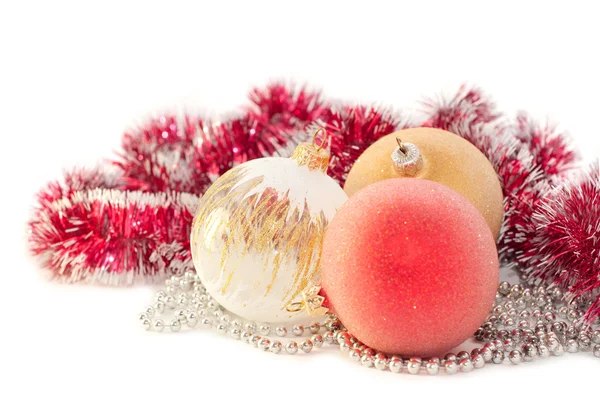 白い背景の上のクリスマス安物の宝石 — ストック写真