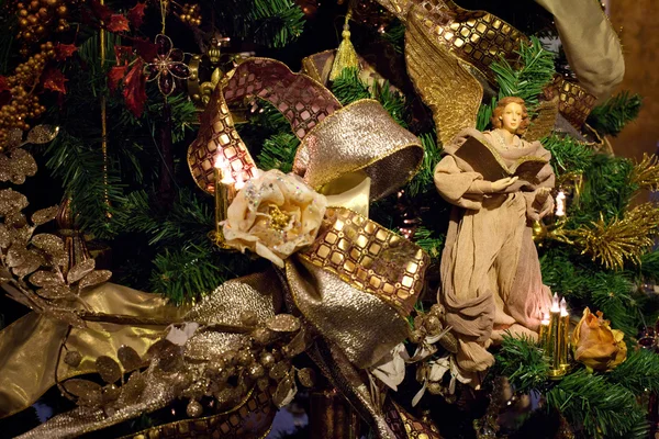 Decoratie op de kerstboom — Stockfoto