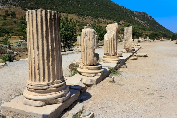 Efes, Türkiye'den sütunlarda — Stok fotoğraf