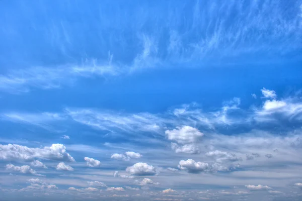 ท้องฟ้าที่มีเมฆ — ภาพถ่ายสต็อก