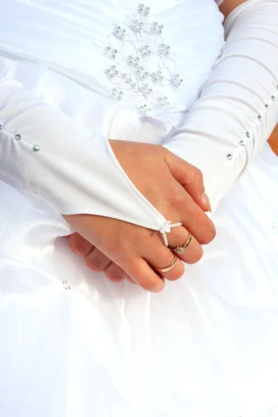 Mãos de noiva — Fotografia de Stock