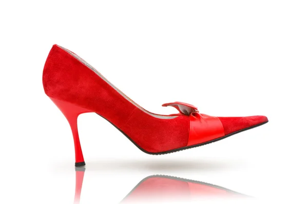 Elegante rode schoenen op de witte — Stockfoto