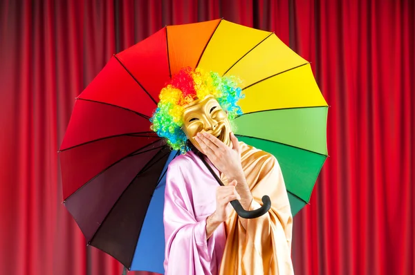 Maskeli aktörle tiyatro konsepti — Stok fotoğraf