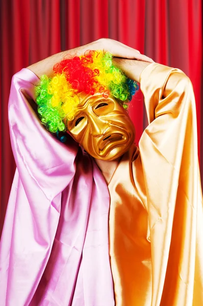 Conceito de teatro com ator mascarado — Fotografia de Stock