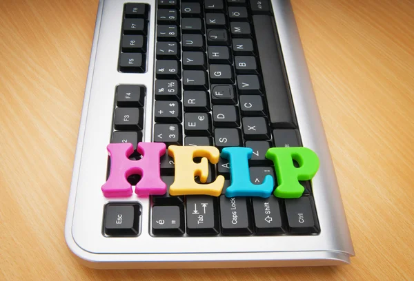 Hjälp koncept med bokstäver på tangentbordet — Stockfoto