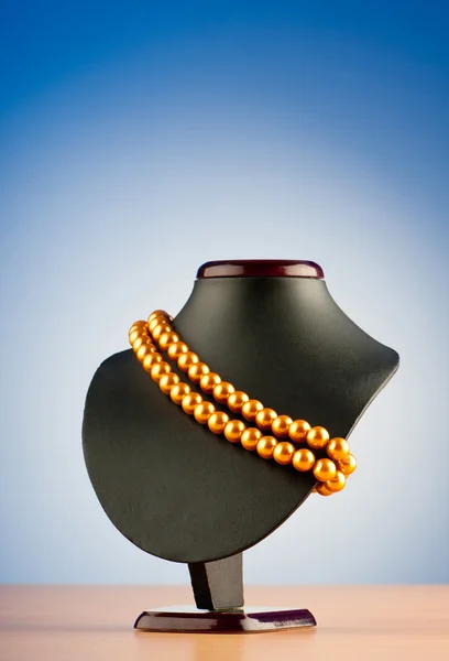 Perlový náhrdelník proti barevných přechodů — ストック写真