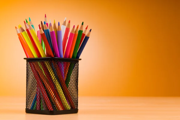 Concepto de regreso a la escuela con lápices de colores —  Fotos de Stock