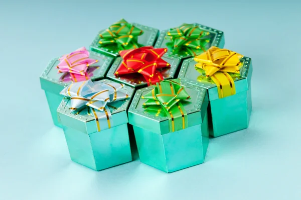 Bir sürü renkli hediye kutusu. — Stok fotoğraf
