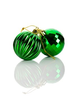 Noel baubles üzerinde beyaz izole