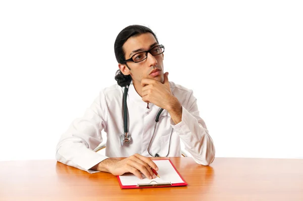 Dottore seduto alla scrivania su bianco — Foto Stock