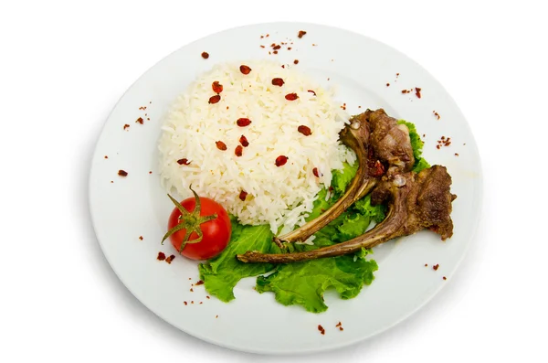 Jehněčí žebírka s rýží v deska — Stock fotografie