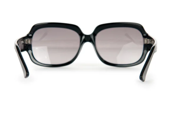 Elegante zonnebril geïsoleerd op wit — Stockfoto