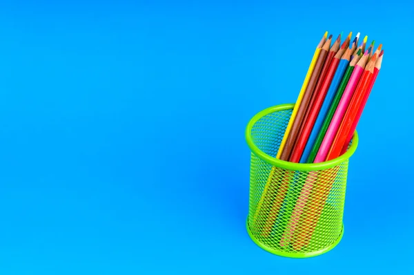 Zpět do školy koncept s barevnými tužkami — Stock fotografie