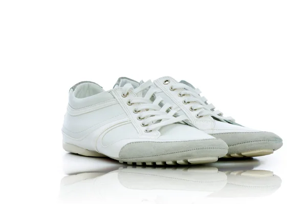 Zapatos deportivos sobre fondo blanco — Foto de Stock