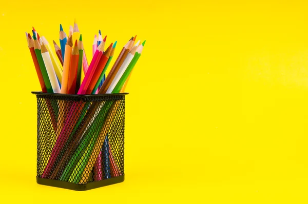 カラフルな鉛筆で学校のコンセプトに戻る — ストック写真