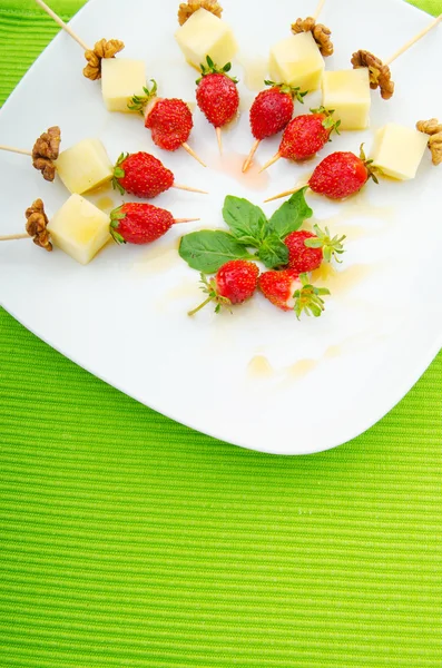 Postre de fruta en el plato — Foto de Stock
