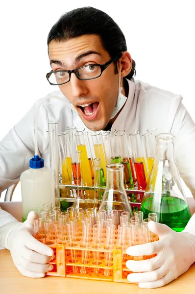 Estudante que trabalha no laboratório químico — Fotografia de Stock