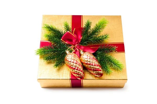Julkoncept med dekoration och presentask — Stockfoto