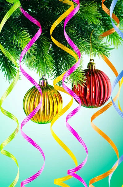 Baubles, a karácsonyfa az ünnep fogalma — Stock Fotó