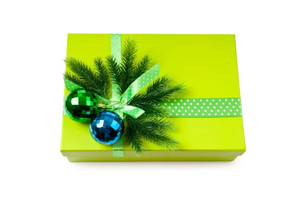 Kerstconcept met decoratie en geschenkdoos — Stockfoto