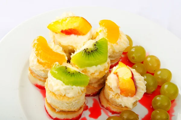 달콤한 케이크 디저트 접시 — 스톡 사진