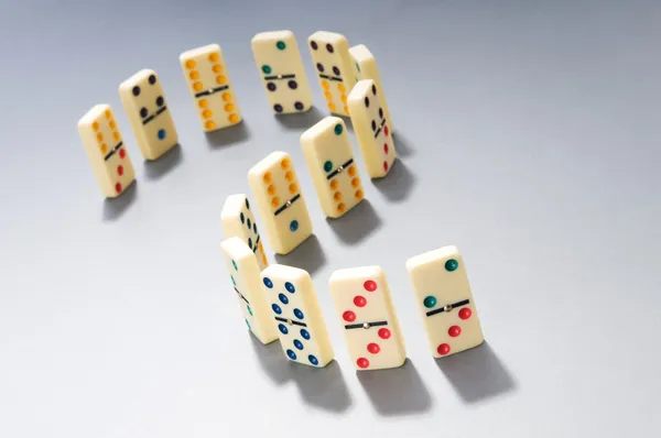 Effet domino avec de nombreuses pièces — Photo