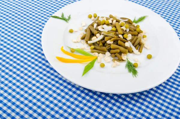 Ensalada de judías verdes en el plato — Foto de Stock