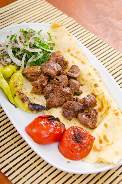 Kebab servido en el plato — Foto de Stock