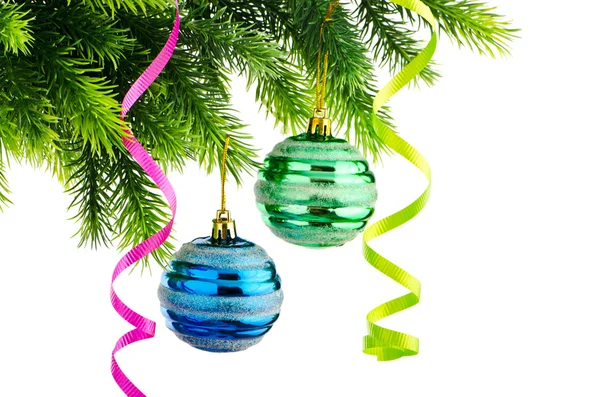 Noel kavramı üzerinde beyaz baubles ile — Stok fotoğraf