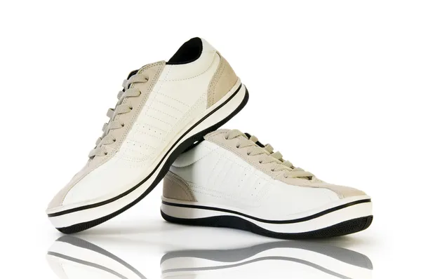 Chaussures de sport sur fond blanc — Photo